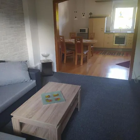 Gemutlich Und Praktisch Eingerichtete Ferienwohnung *