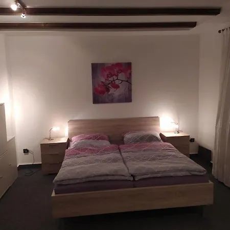 Gemutlich Und Praktisch Eingerichtete Ferienwohnung Apartment Oberhausen (North Rhine-Westphalia)